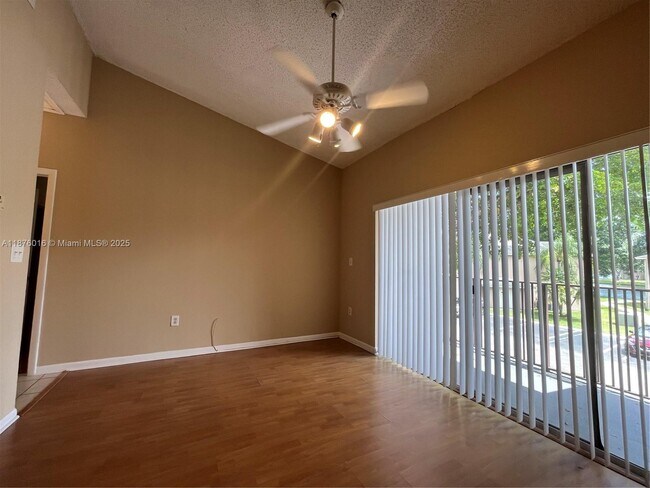 Foto del edificio - 2451 NW 96th Terrace