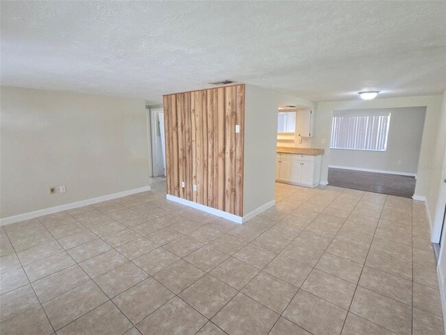 Building Photo - 7408 Country Club Dr