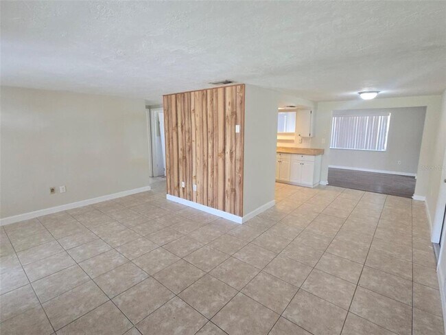 Foto del edificio - 7408 Country Club Dr