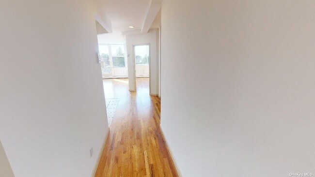 Foto del edificio - 67-15 Austin St