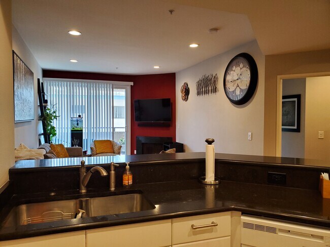 Foto del edificio - 3561 Clarington Ave