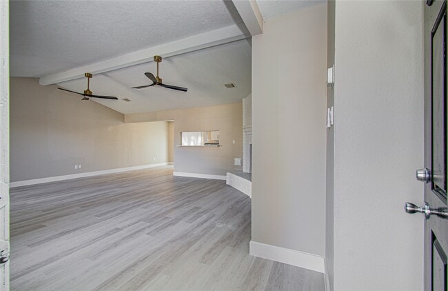 Building Photo - 13843 Rosetta Dr