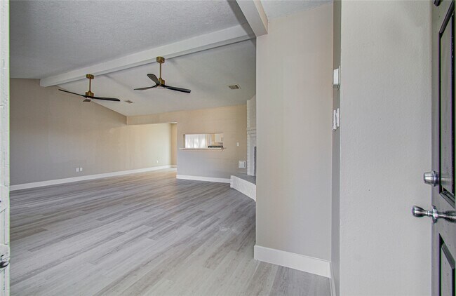 Foto del edificio - 13843 Rosetta Dr