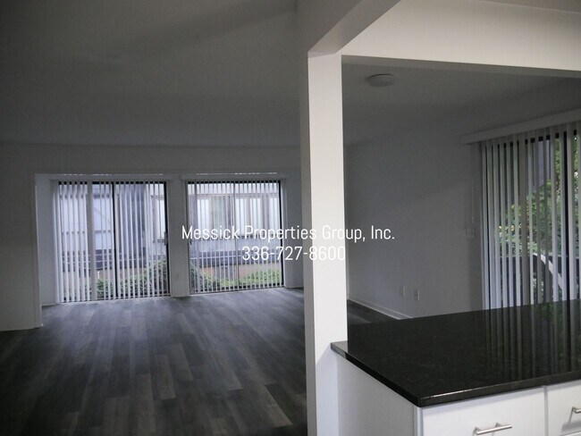 Foto del edificio - CEDAR COVE ON PEACE HAVEN ROAD!