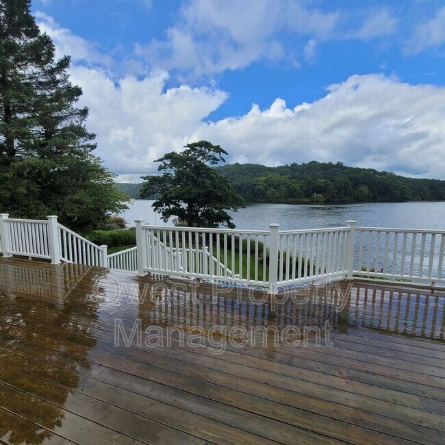 Building Photo - 1029 Thornapple River Dr SE