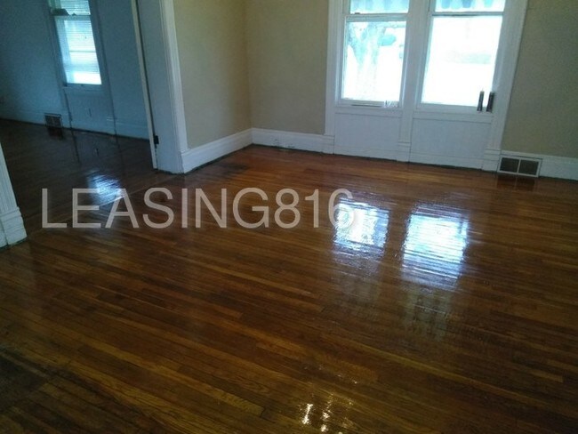 Building Photo - 608 W Clay Ave