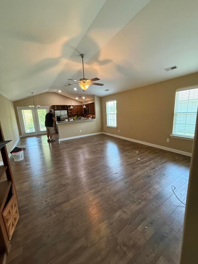 Foto del edificio - 129 Meadowcrest Dr