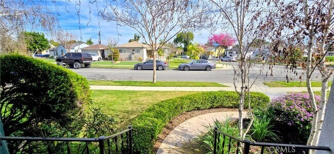 Foto del edificio - 10551 Karmont Ave