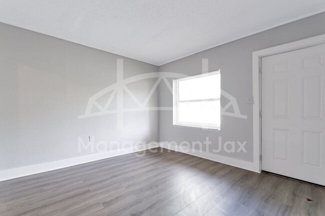 Foto del edificio - 1842 W 26th St