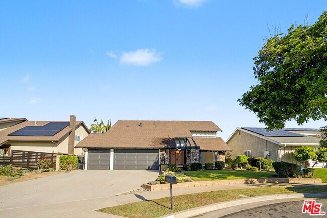 Foto del edificio - 243 Blanquita Way