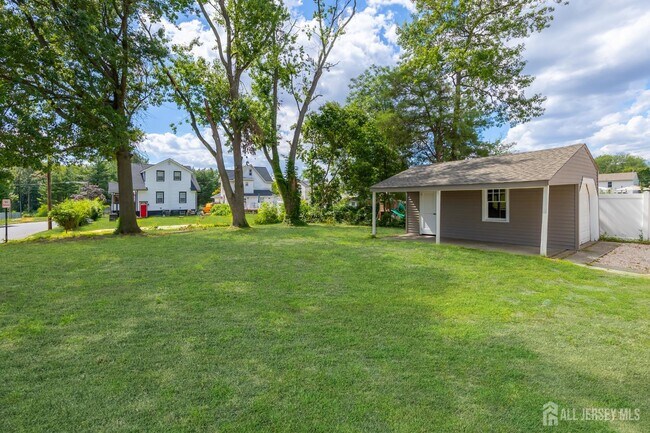 Building Photo - 3547 Finlaw Ave