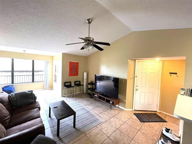 Building Photo - 2846 S University Dr