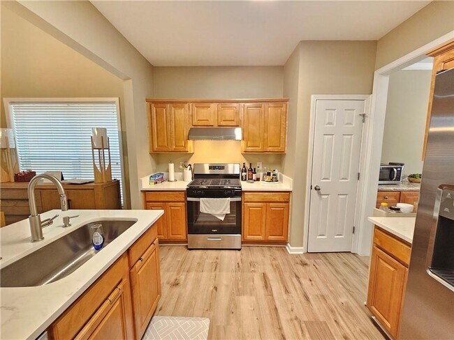 Foto del edificio - 2216 Worrall Hill Dr