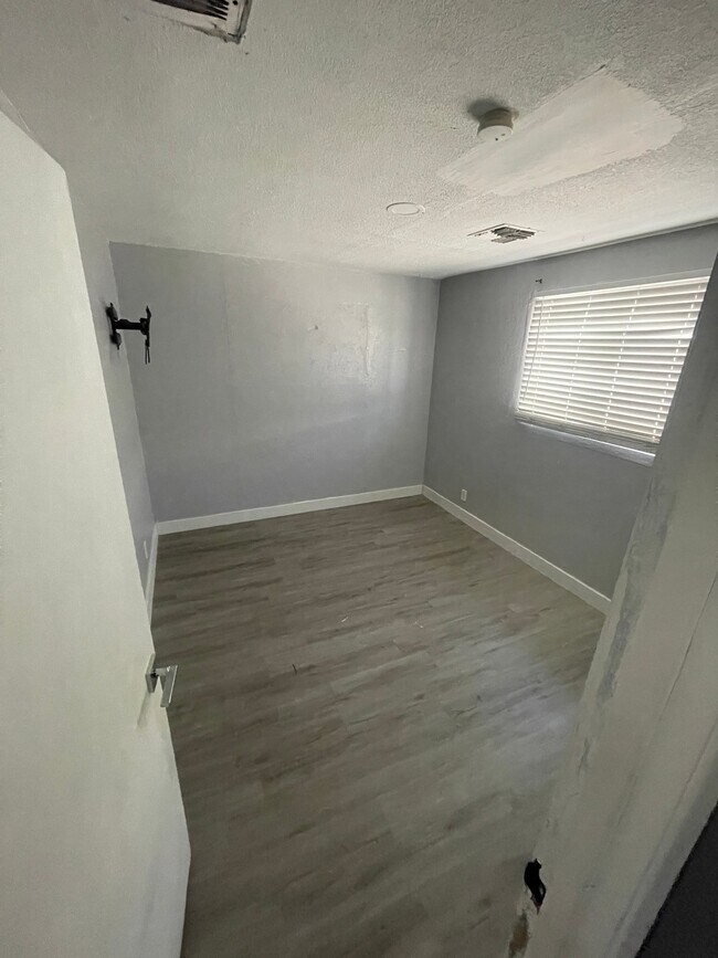 Foto del edificio - 2312 N Bassler St