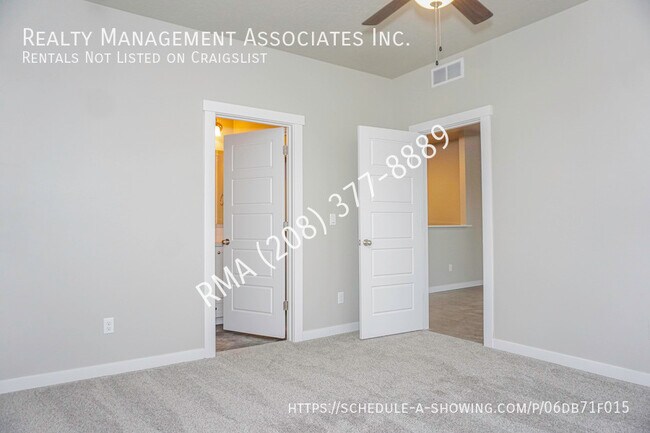 Building Photo - 2 Bedroom Duplex with Office in Caldwell!