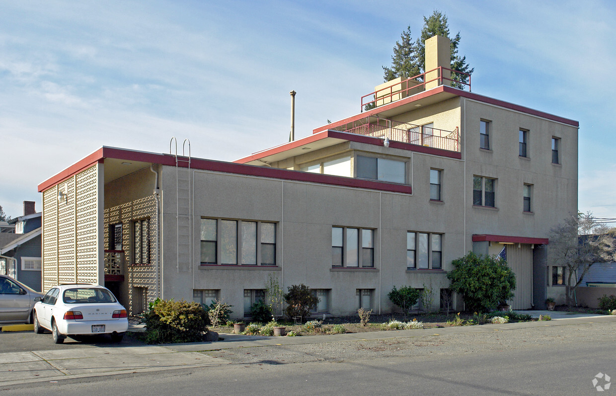 Primary Photo - Hathaway Apartments