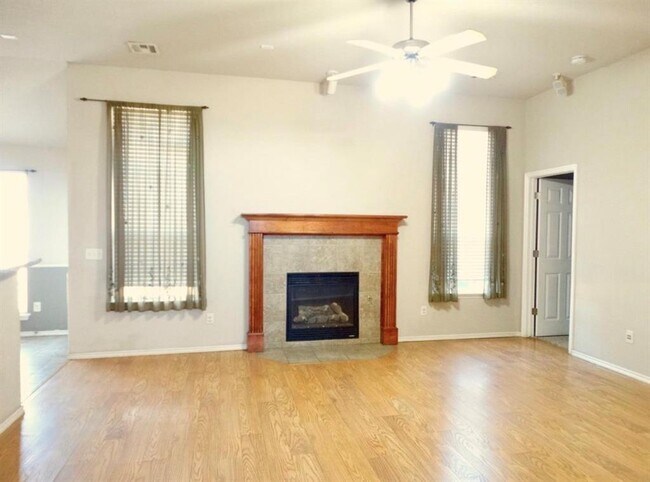 Foto del edificio - 3301 Buckingham Pl