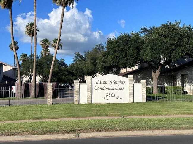 Foto del edificio - 8801 McPherson Rd