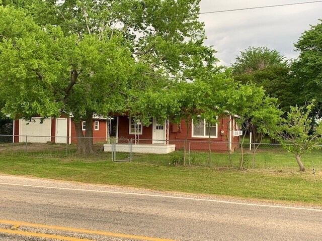 Primary Photo - Cute remodeled home close to Lake Texoma!!