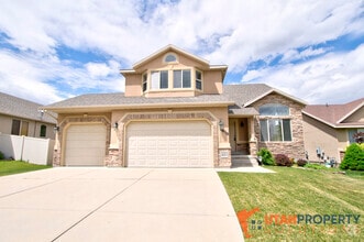 Building Photo - 4638 Seminole Cir