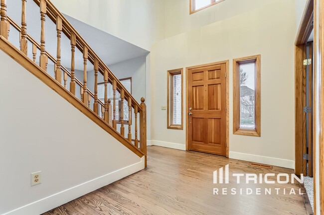 Building Photo - 17739 Kingsway Path