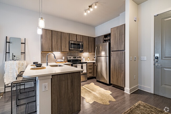 1BR, 1BA - 662SF - Kitchen - Cortland Allen Station