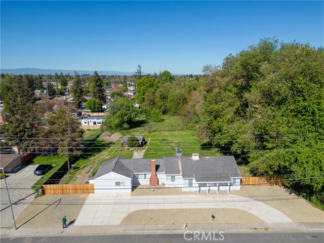 Foto del edificio - 1321 N Carpenter Rd