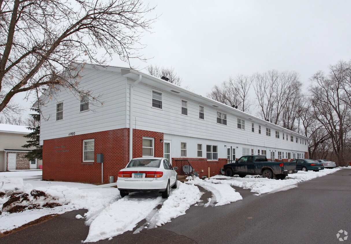 Primary Photo - 1700 5th St W