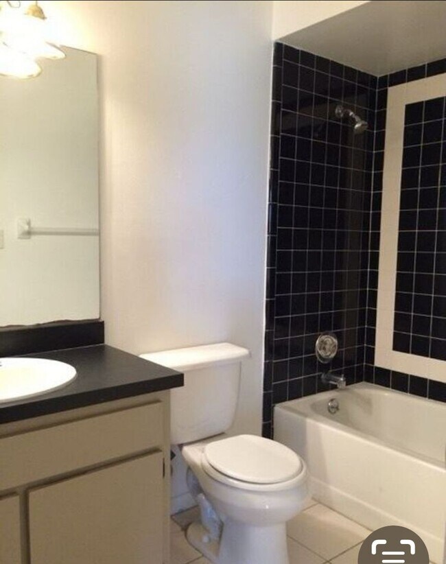 Building Photo - Beautiful 3 bedroom/ 2 bath in Poinciana. ...