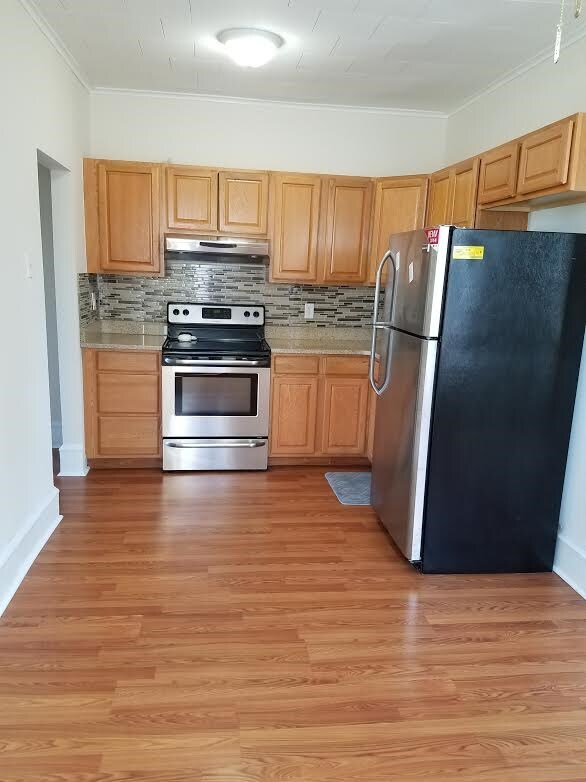 Kitchen - 1639 Sanderson Ave