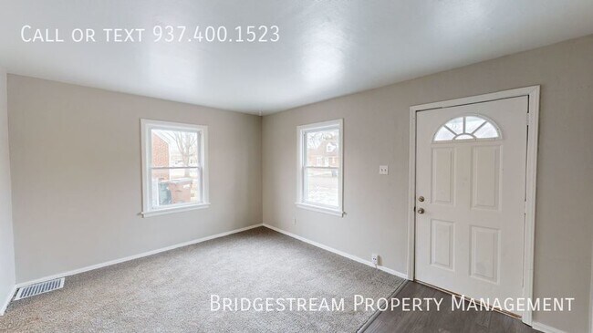 Building Photo - Updated 3 bedroom, 1 bath half double with...