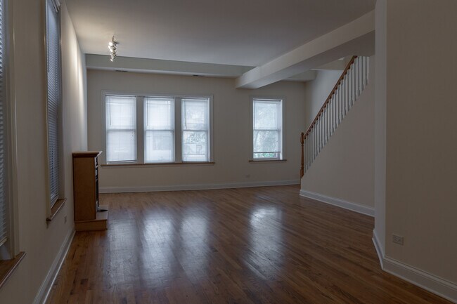 Foto del edificio - 1720 W Beach Ave