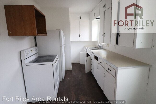 Building Photo - 2 br, 1 bath House - 440 W Walnut