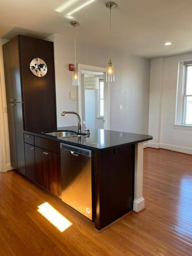 Foto del edificio - 304 Q St NW