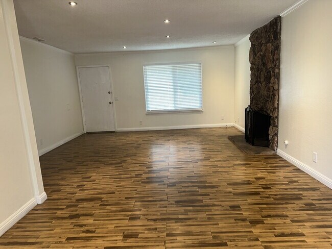 Foto del edificio - 4 bed with 2 baths in Riverside, CA next t...