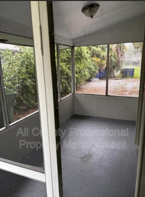 Building Photo - 407 SE 3rd Ave