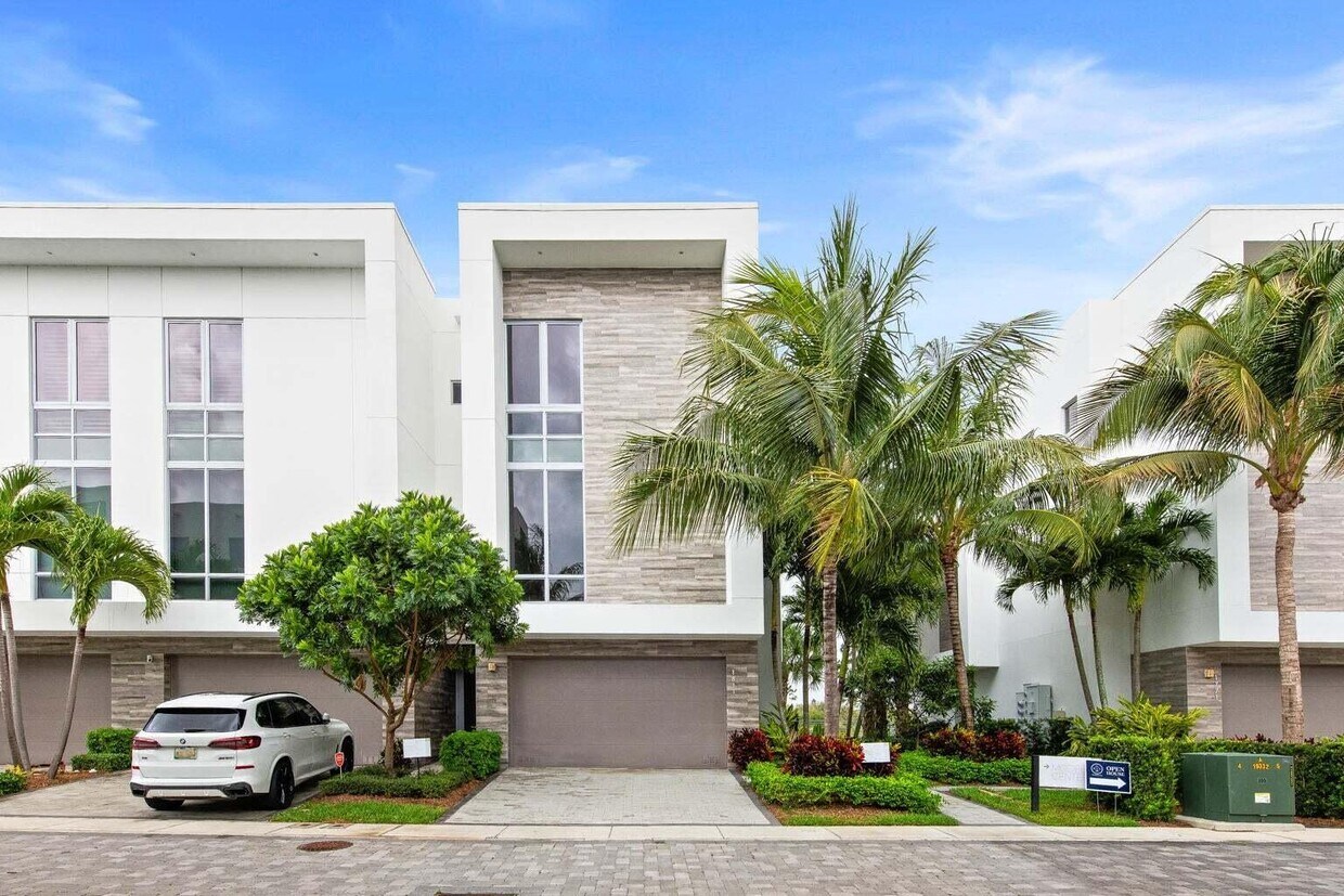 Primary Photo - 1811 NW 42nd Dr