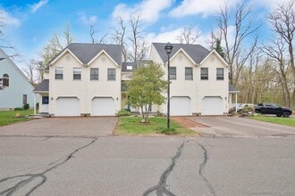 Building Photo - 16 Maple St