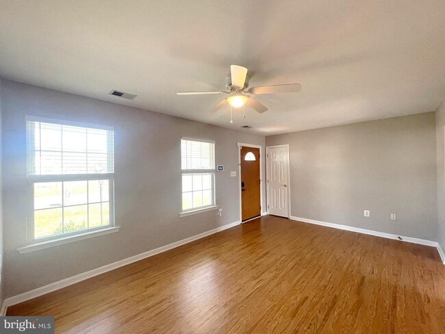 Building Photo - 813 Yardley Dr