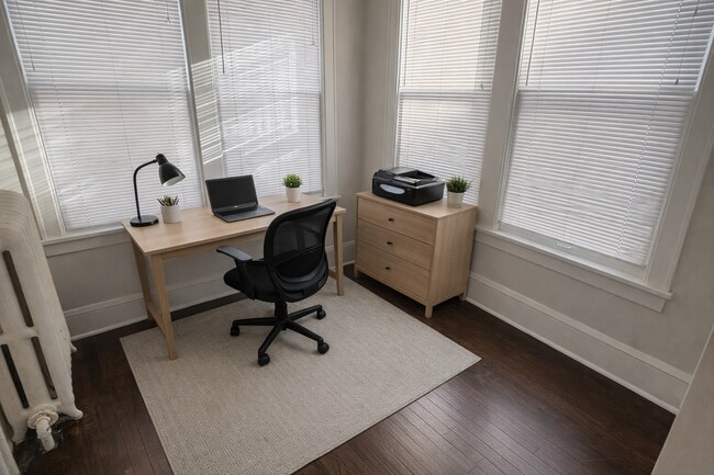 Building Photo - 2529 Polk St NE