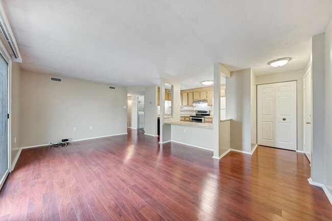 Building Photo - Tranquil Two-Bedroom Condo: Park Setting, ...