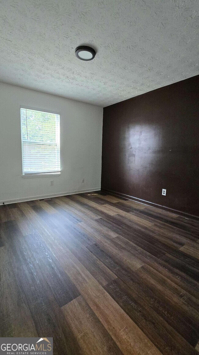 Building Photo - 912 Curry Cir SE