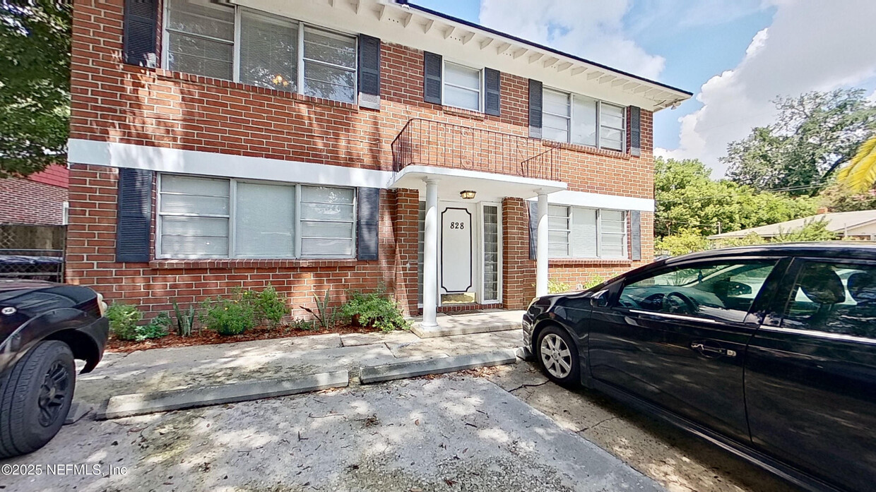 Primary Photo - 828 Acosta St