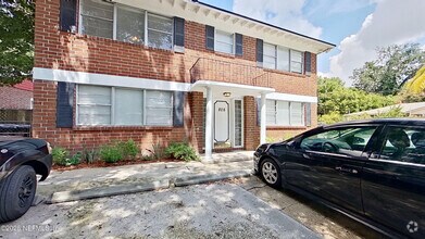Building Photo - 828 Acosta St