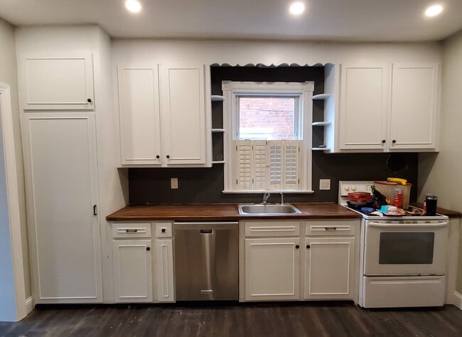 Building Photo - 171 Green St