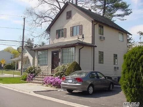 Primary Photo - 28 Tredwell Ave