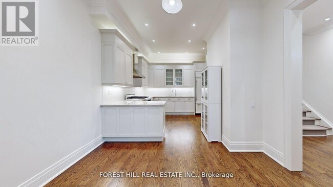 Building Photo - 99 Lonsdale Rd