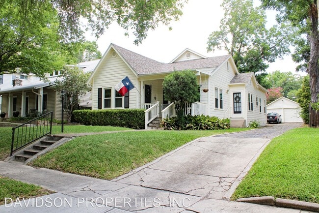 Building Photo - 4 br, 2 bath House - 349 Wildrose Ave