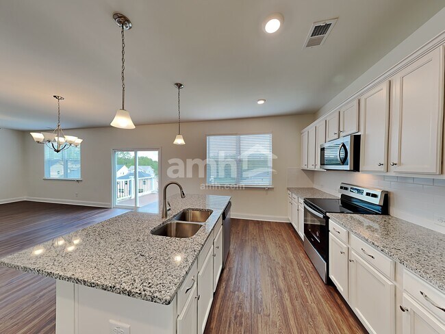 Building Photo - 3950 Chivalry Dr