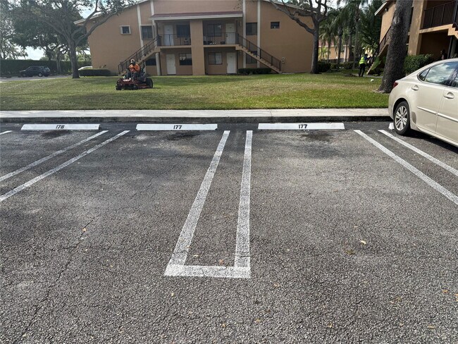 Building Photo - 6051 10th Ave N